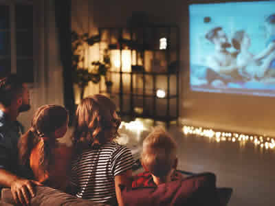 ¿Ver películas en línea es mejor que ir al cine?