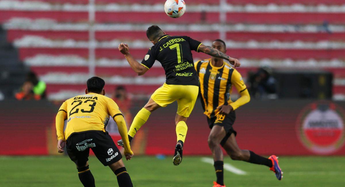 Peñarol perdió 1-0 contra The Strongest, pero conquistaron su pase a cuartos de final. Foto: EFE